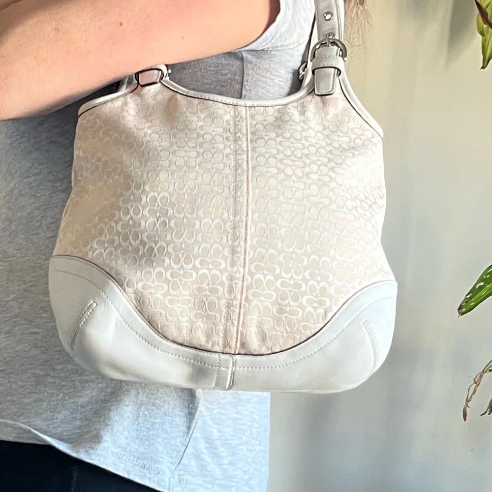 Coach Vintage Soho Sm Signature Logo &
Leather. - Picture 13 of 16